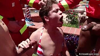 फायरफाइटर्स ने जोरदार अमेरिकन ग्रुप चुदाई की