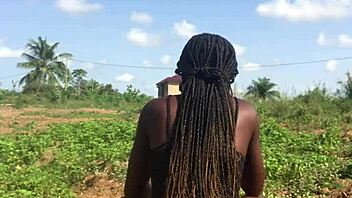 Crazy Bitch Twerks Her Big Ass Outdoors