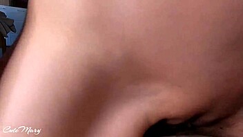 Трогает ли мускулистый бодибилдер отчим своего молодого 18+ твинка пасынка без презерватива в гараже до крика?