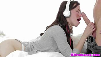 Model girlfriend lovingly handles her man in amateur clip