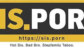 Cette jeune russe 18+ chevauche dur dans une scène fantasy torride