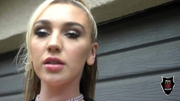 Rome Major Makes Kendra Sunderland's Fat Ass Bounce On His Monster Cock.