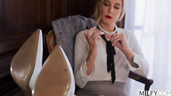 I got so horny and masturbated waiting for my boyfriend to come home