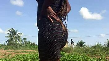 Crazy Bitch Twerks Her Big Ass Outdoors