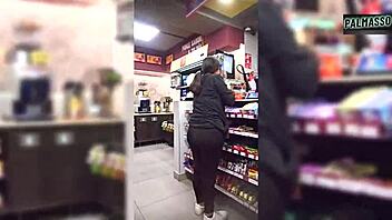 Estaba Esperando A Mi Novio Pero Un Desconocido Me Convencio Para Grabar Un Video Espero Que Mi Novio No Se Entere Que Tengo La Corrida De Otra Persona En Mi Panocha Porque El Condon Se Rompio