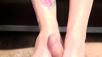 Sexy Footjob With Cumshot On Nylon Feet!