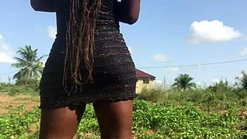 Crazy Bitch Twerks Her Big Ass Outdoors