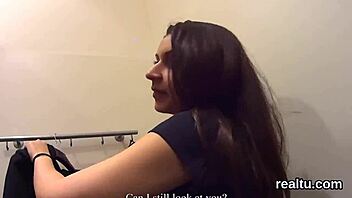 Hej, chcesz zobaczyć czeską nimfomankę rozbitą w POV?