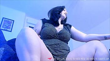 i'm a sexy french brunette teasing you with my pussy on web chat, buy my panties