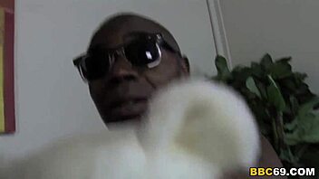 what's the best present for aleska diamond?