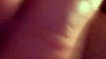 Webcam 105 Features French Amateur Fingering in Close-Up Action