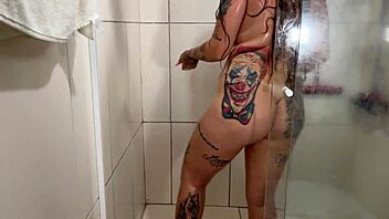 peguei minha amiga magrinha no banho e ela pediu rola no cuzinho mih ninfetinha sem camisinha