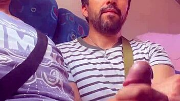 Une petite pipe rapide dans le bus, qui en veut ?