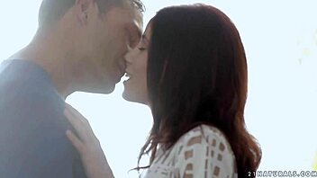 Pretty Minnie Manga gives passionate blowjob to her boyfriend!