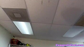 Amatør college-kåter rir hardt på tykk kuk