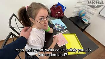 Monster-Schwanz creampiet süßes Mädchen in rauer Muschi-Action