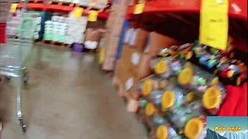 I went shopping without panties, feeling so naughty!