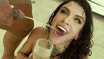 Wet Qween Goddess takes 5 BBCs?