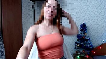 Camgirl rocks hairy pussy and anal toy show