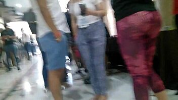 found this hot prostitute in leggings 😍