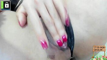 Anielli69 masturbates on webcam in web chat