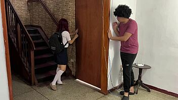 พ่อเลี้ยงใจโหดของฉันเย็ดฉันแรงในวันเกิดครบรอบ 18 ปีด้วยควยยักษ์