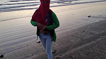Indian babe gets creampied on the beach in public