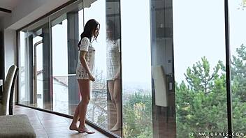 Pretty Minnie Manga gives passionate blowjob to her boyfriend!