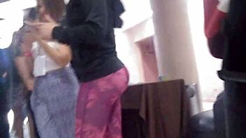 found this hot prostitute in leggings 😍