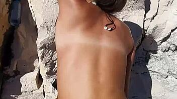 Quick Sex with Hot Teen 18+ on Public Beach POV 😈