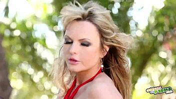 sandra wood fingers pussy on street