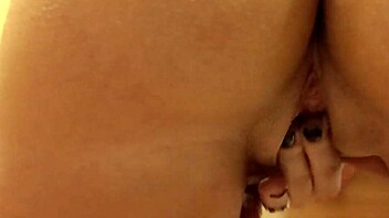 Gran Cogida en el Baño con una Gran Verga Venosa