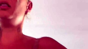 Eu Na Academia Fazendo Um Cardio Me Deu Muito Calor Tirei A Camiseta E Fiquei De Sutiã O Tesão Era Grande Bucetinha Toda Molhadinha!