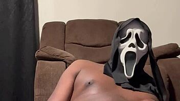 What’s your favorite scary movie to watch?