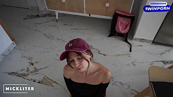 Pizza Girl Sucks After Eating Pizza 😏