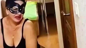 Stepmom invites stepdaughter for pussy fucking 😈