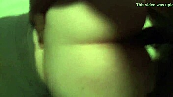 فتاة تيندر مسيطر عليها من زب أسود عملاق، ساخن جداً! 🔥