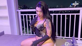 Delicious Dri Gives Pussy Tea And Gets Cum Bath!