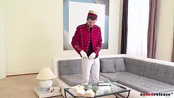 I, anal lover Aurelly Rebel, got fuckd balls deep in hotel threesome