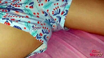 和继妹在床单下玩耍