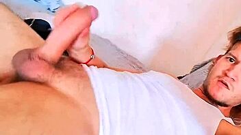 El Chacal loves oils, the passive guy knows, so he lets himself get massaged and fondled bareback