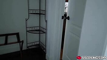 Stepbro fucks Scarlett Bloom doggystyle in shower room