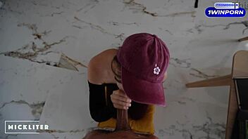 Pizza Girl Sucks After Eating Pizza 😏