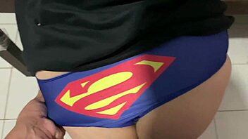 i follo my stepsister's ass in superman panties, que rico culo she has