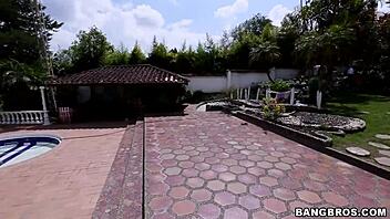 colombian babe fucks black guy with monster cock 😍 big tits and ass