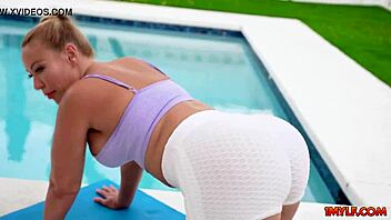 I’m obsessed with coach Peter Green joining Mellanie Monroe’s hot workout