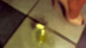 I Play With My Large Labia On Cam