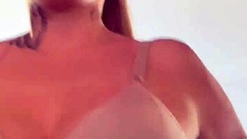 Eu Na Academia Fazendo Um Cardio Me Deu Muito Calor Tirei A Camiseta E Fiquei De Sutiã O Tesão Era Grande Bucetinha Toda Molhadinha!