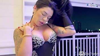 Delicious Dri Gives Pussy Tea And Gets Cum Bath!