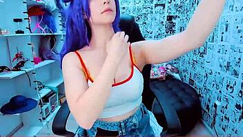 I’m Obsessed with This Amazing Curvy Japanese 18+ Chick in Cosplay!